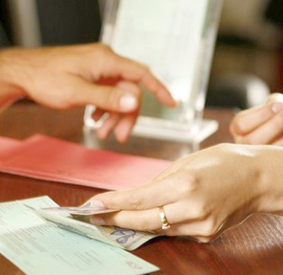Poşta a deschis primul ghişeu cu program extins, de 17 ore